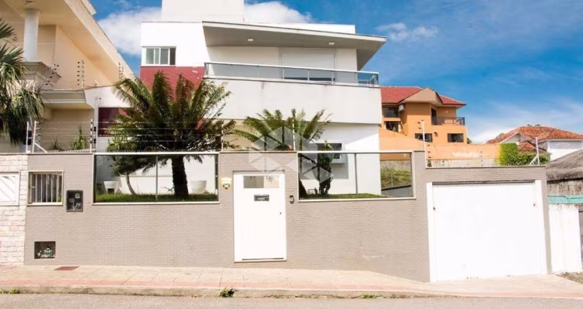 Belissima casa no Itaguaçu