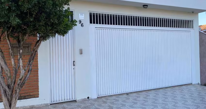 Casa para Venda em Salto, Centro, 3 dormitórios, 1 suíte, 1 banheiro, 3 vagas