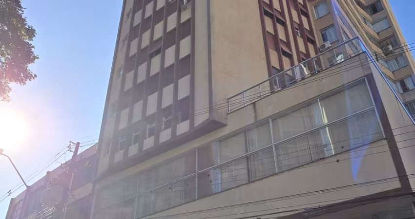 Apto Ed. Associação Rural reformado andar alto - Londrina -Paraná