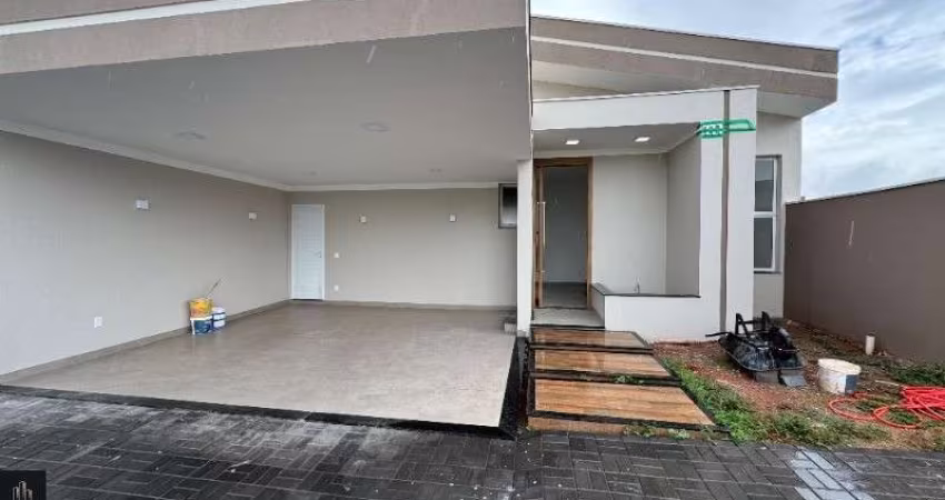 Casa em construção de três quartos sendo uma suíte para venda no condominio Boa Vista em Birigui