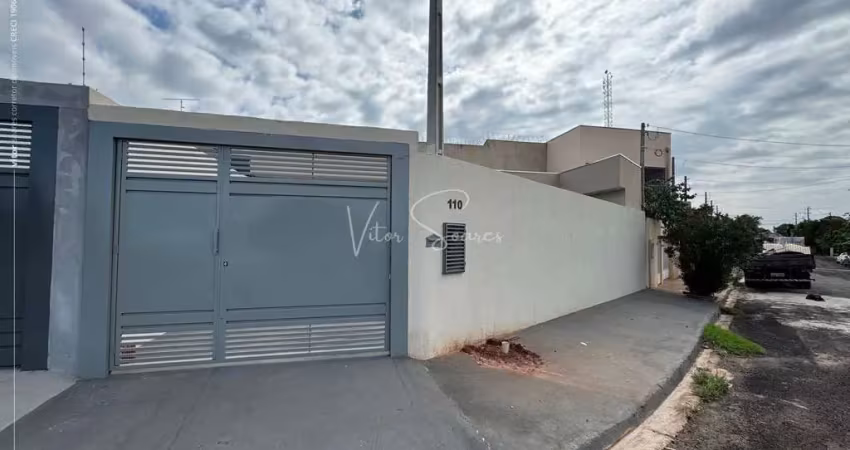 Casa á venda no Colinas em birigui, Casa com dois quartos um deles Suíte, Sala de TV, Banheiro social e Garagem descoberta com vaga para dois veículos