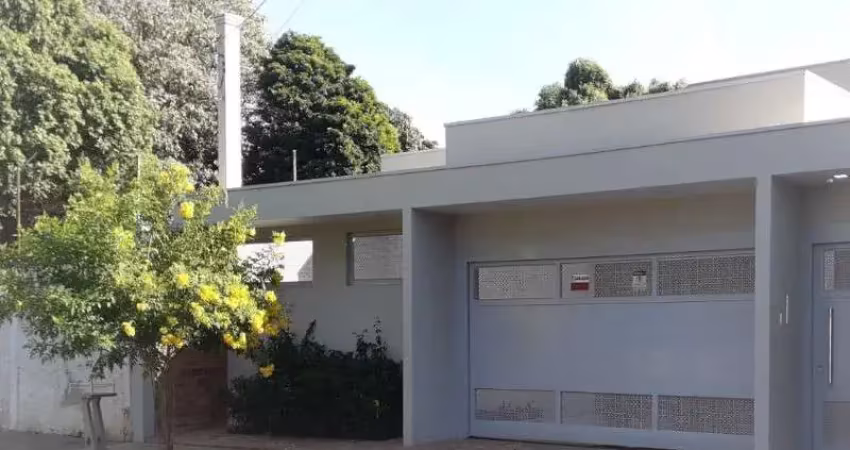 Imperdível casa à venda em Birigüi-SP, Vila Guaruja: 3 quartos, 3 suítes, 2 salas, 5 banheiros, 2 vagas, 308,97m². Venha conferir!