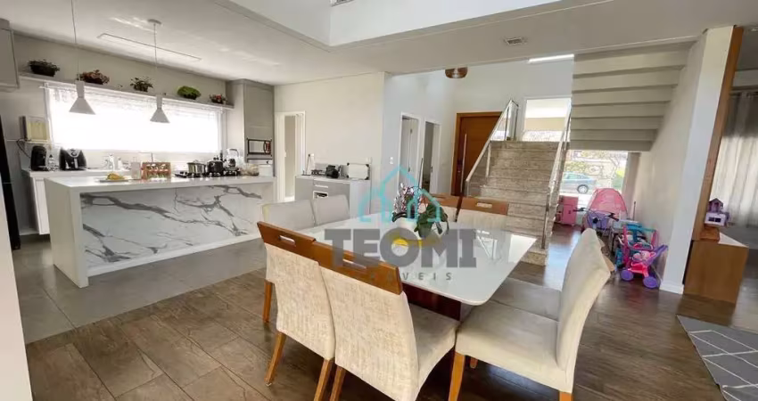 Sobrado com 3 dormitórios à venda, 298 m² por R$ 1.700.000,00 - Ouroville  - Taubaté/SP