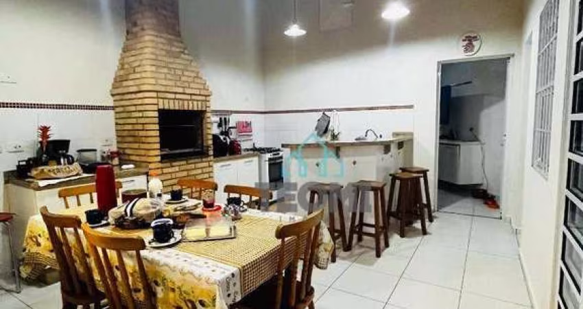 Sobrado com 3 dormitórios (2 suítes)  à venda, 220 m² por R$ 950.000 - Jardim Maria Augusta - Taubaté/SP
