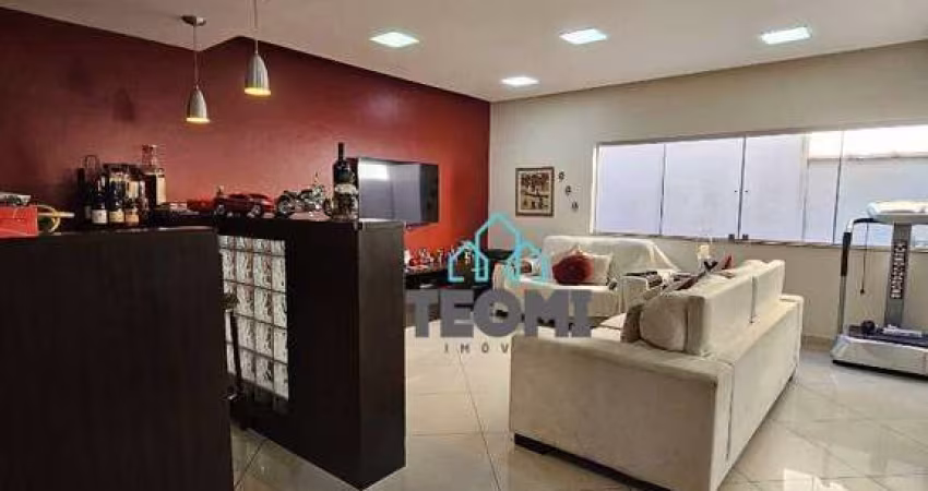 Casa com 3 dormitórios à venda, 396 m² por R$ 1.490.000,00 - Village Paineiras - Pindamonhangaba/SP