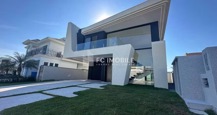 Casa com 301 m² de área privativa e 4 suítes, à venda no Condomínio Caledônia em Camboriú/SC