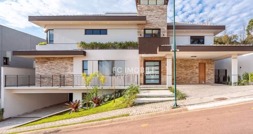 Casa em Condomínio com 570m² privativos, à venda em Curitiba/PR