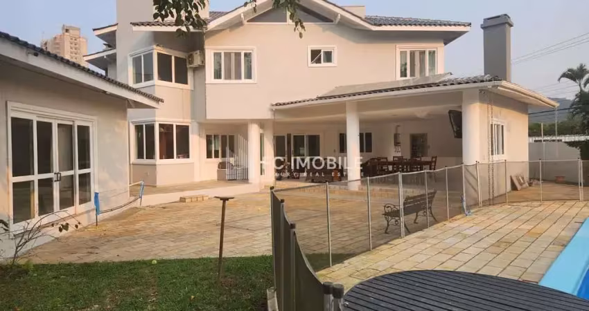 Casa em condomínio fechado com 317 m²  privativos, piscina privativa, à venda no bairro Dom Bosco em Itajaí/SC
