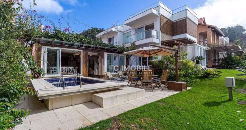 Casa em condomínio com 4 suítes, mobiliada, à venda na Praia do Estaleiro - Balneário Camboriú