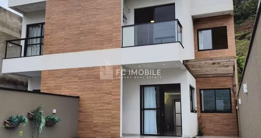 Casa com 3 quartos sendo 1 suíte, à venda no Rio Pequeno em Camboriú/SC