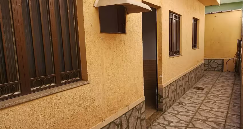 Casa com 1 quarto para alugar na Rua Paço da Maçonaria, 81, Centro, Nova Iguaçu