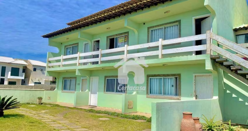 Ótimo apartamento duplex com uma incrível vista para praia do Foguete em Cabo Frio RJ.  Composto por 3 quartos sendo 2 suítes.  1° pavimento: Sala, co