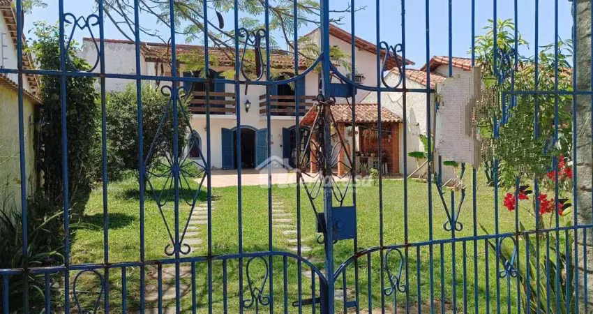 Excelente casa duplex à venda,  com 3 quartos sendo 1 suíte na praia da tereza em são pedro da aldeia-rj.