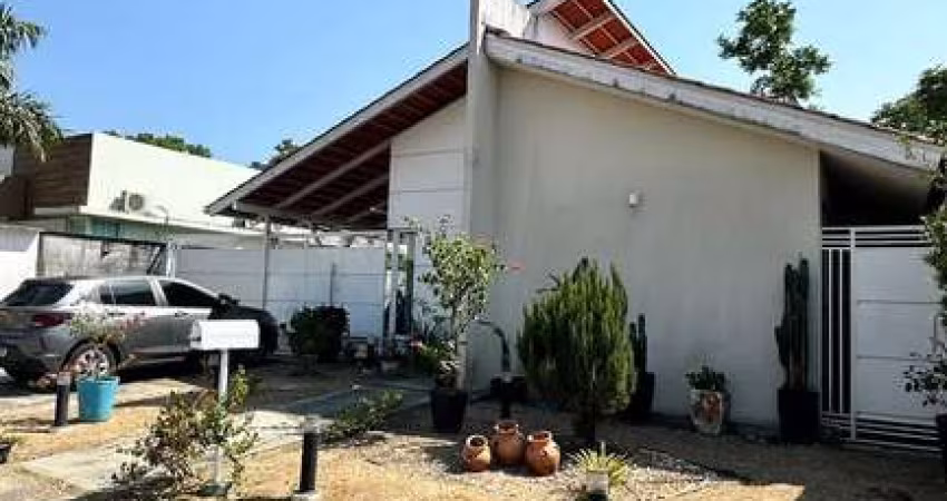 Casa no Condomínio Reserva das Flores, 4 quartos - Venda