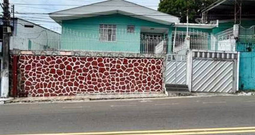 Casa com Terraço Panorâmico no Conjunto Ajuricaba – R$ 550.000