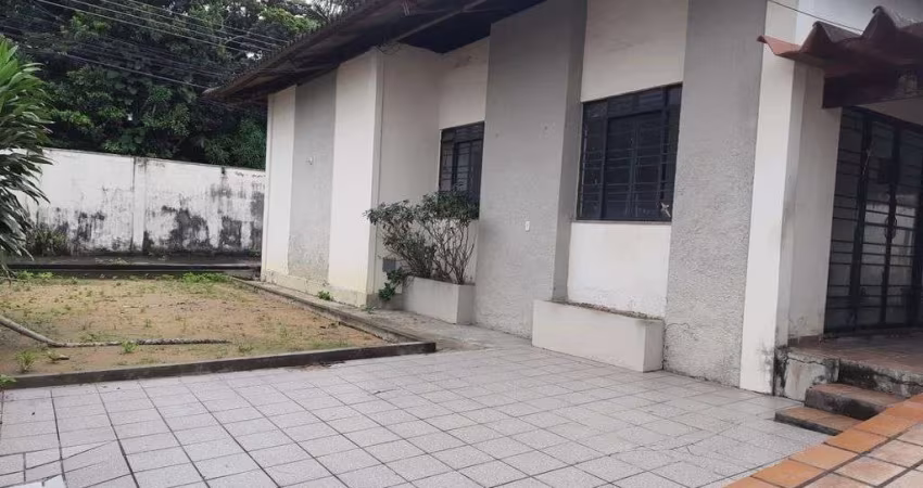 Casa comercial no Parque 10 disponível para venda