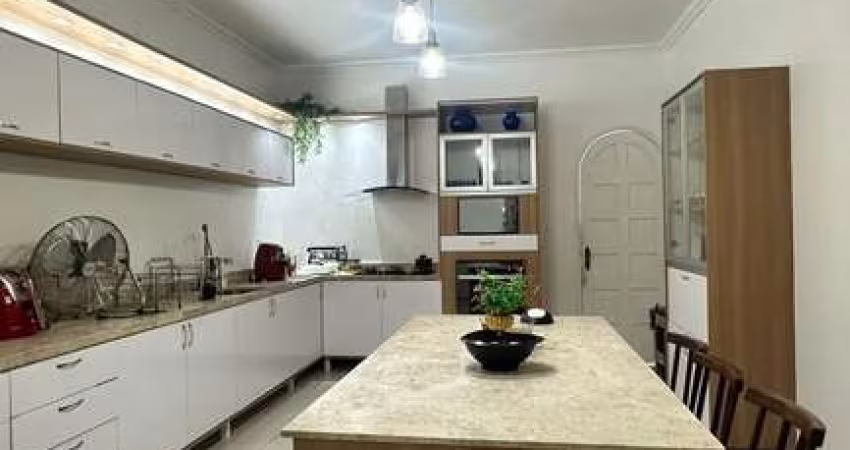 Casa no Residencial Laranjeiras, 4 quartos - Venda