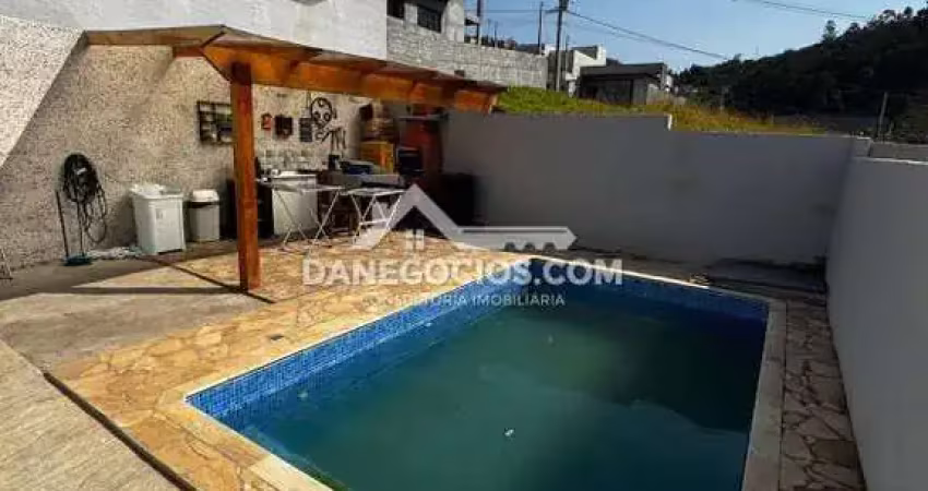 Casa à venda por com 2 dormitórios 1 banheiro 3 vagas na garagem 100 m2 de área útil 250 m2