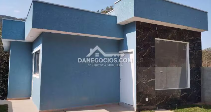 Casa à venda em terra preta com 3 dormitórios, apto para financiamento !