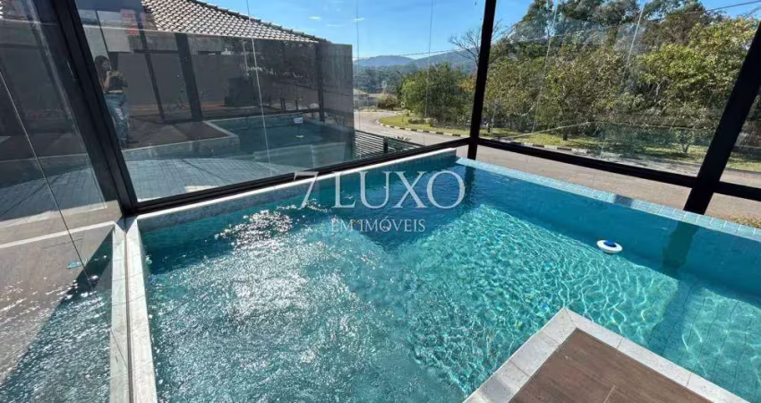 Residência moderna com piscina aquecida e 3 suítes em condomínio exclusivo para locação