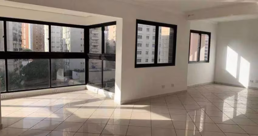 Apartamento no Bairro VILA NOVA CONCEIÇÃO com: 127m² de Área Útil