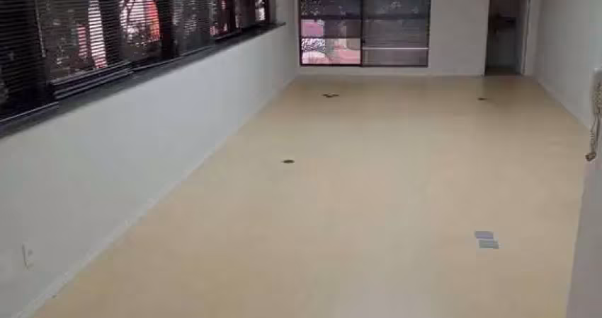 Sala comercial , com 152 m2 4 conjuntos 4 banheiros localizada no jardins