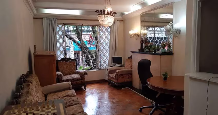 Casa Grande de 280m² de terreno de 2 andares no Jardins.