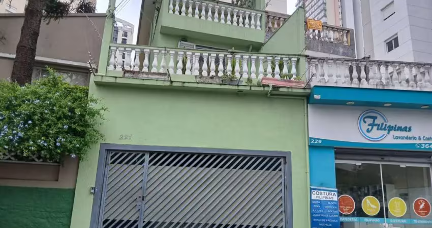 Casa assobradada  com 230 de área  útil 4 quartos 3 banheiros 2 vagas
