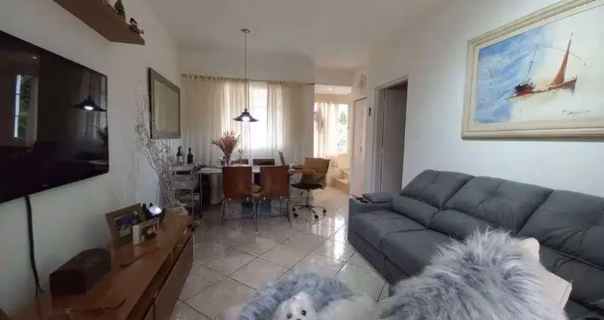 Sobrado em condomínio à venda em Cotia.