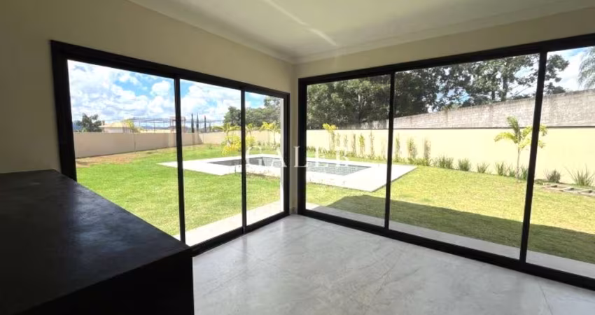 Casa de luxo em condomínio à venda em Atibaia-SP - 4 quartos, 4 suítes, 2 salas, 6 banheiros, 4 vagas - Parque Residencial Shamballa III