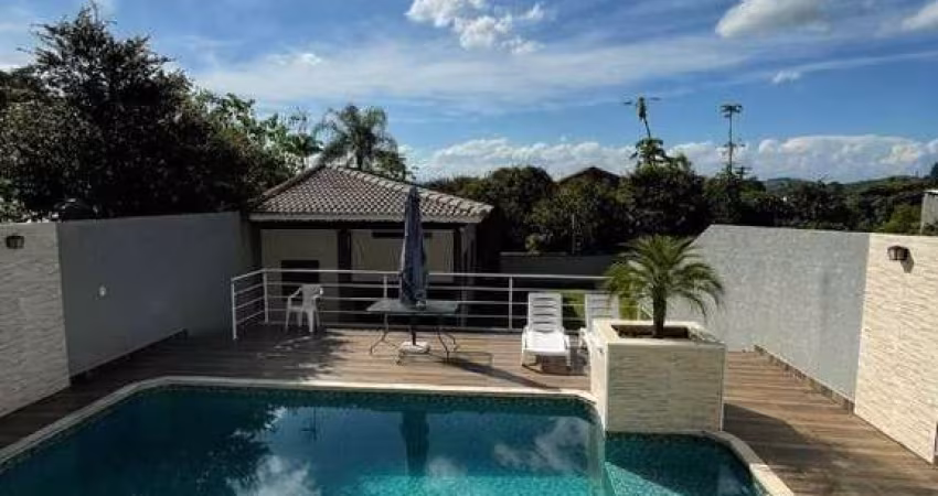 Imperdível! Casa à venda em Atibaia-SP, no Jardim dos Pinheiros: 3 quartos, 1 suíte, 2 salas, 3 banheiros, 4 vagas, 240m².
