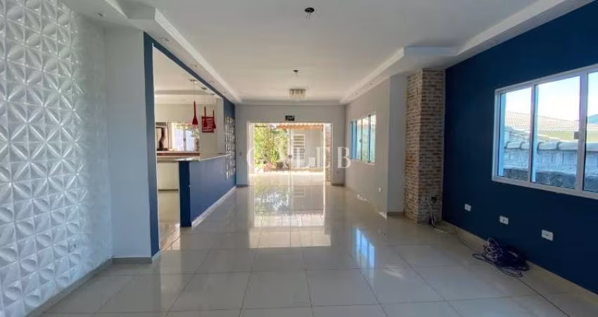 Casa em Condomínio à Venda em Atibaia-SP: 4 Quartos, 3 Suítes, 2 Salas, 4 Vagas , dentro da cidade