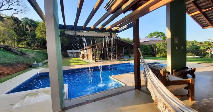 Chácara com 2 casas e lago em atibaia, com 29.320m2, localizada a 8km do centro!