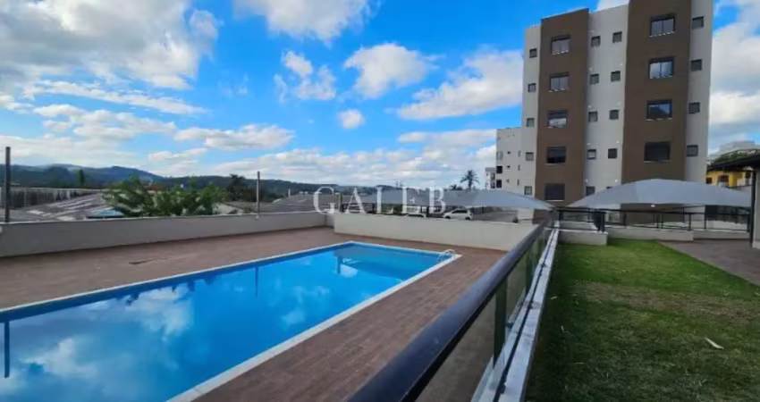 Apartamento no centro de Atibaia com área de lazer (piscina, churrasqueira + salão), com 2 suítes + lavabo