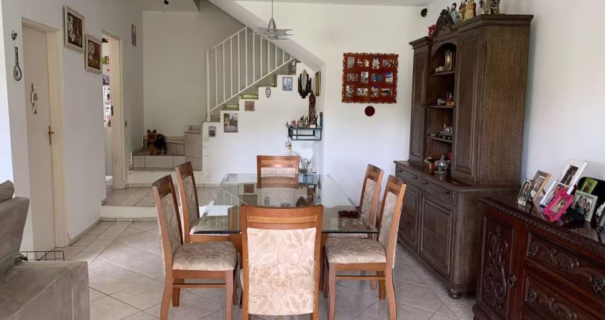 Casa à venda em Atibaia-SP, bairro Cidade Satélite: 3 quartos, 1 suíte, 2 salas, 2 vagas de garagem, 360m² de área!