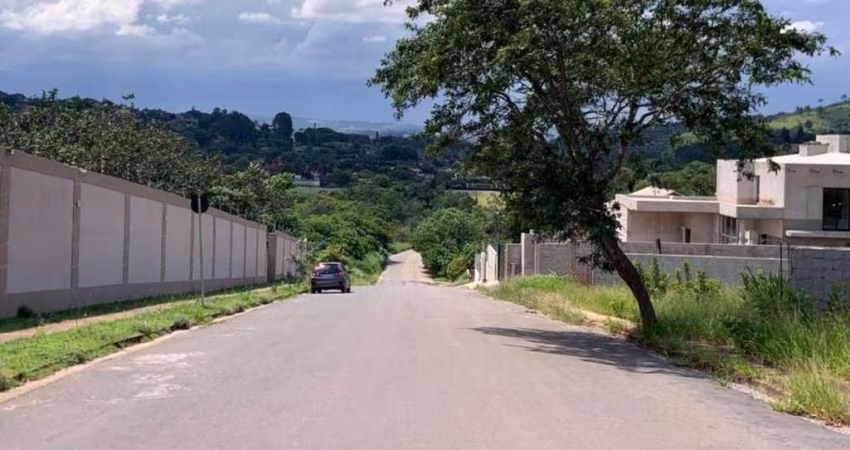 Terreno de 500 m² a venda com uma ótima localização e uma vista fantástica para Pedra Grande.