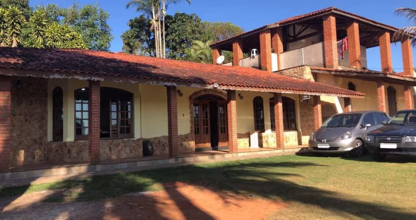 CASA ESTILO CHÁCARA - IMPERDÍVEL