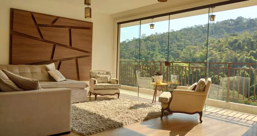 Casa em condomínio ao lado da cidade
