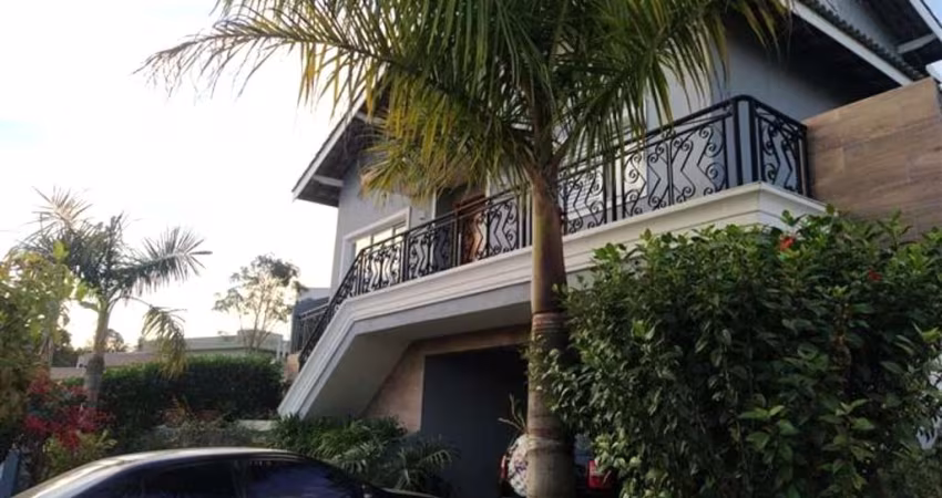Casa em Condomínio à Venda em Atibaia-SP: 3 Quartos, 1 Suíte, 2 Salas, 2 Banheiros, 4 Vagas e 300m² de Área!