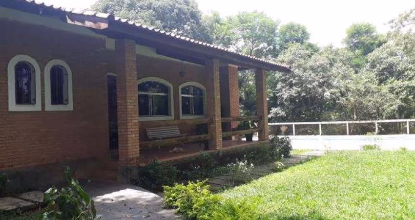 CASA ESTILO CHÁCARA DENTRO DA CIDADE