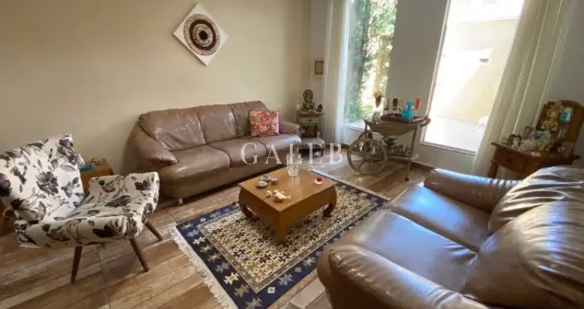 4 quartos, 2 suítes,  suítes  com closet, 3 vagas, 218 m2 de área construída