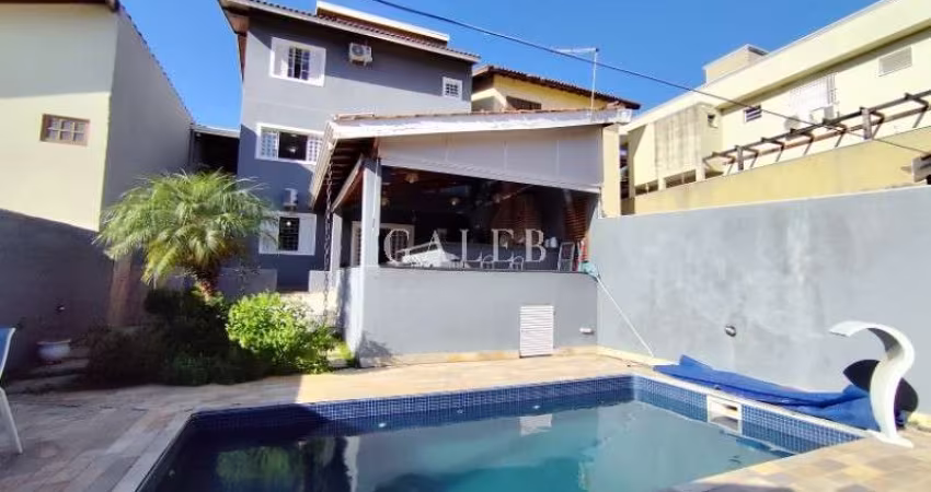 Imperdível: Casa à venda em Atibaia-SP, Jardim Paulista, 4 quartos, 2 suítes, 1 sala, 4 banheiros, 3 vagas, 320m²