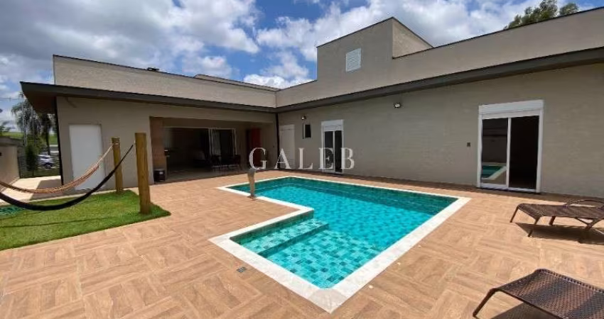 Casa em Condomínio à Venda em Bragança Paulista-SP: 3 Quartos, 1 Suíte, 3 Salas, 4 Vagas e 623m²