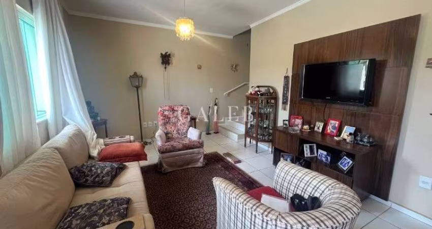 Imóvel imperdível à venda em Atibaia-SP: Casa com 3 quartos e 1 suíte, 2 salas, 3 banheiros, 2 vagas de garagem!