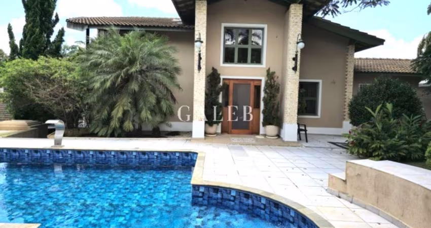 Casa de luxo em condomínio: 3 suítes, 3 salas, 4 vagas, 1000m² de área no Condomínio Osato, Atibaia-SP.