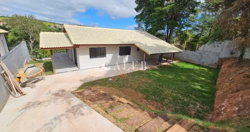 Casa ou Chácara perto da cidade à venda com 3 quartos e com piscina