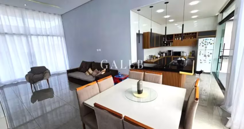 Casa em condomínio à venda em atibaia-sp: 3 quartos, 1 suíte, 2 salas, 4 vagas e 189m² no jardim shangri-lá!