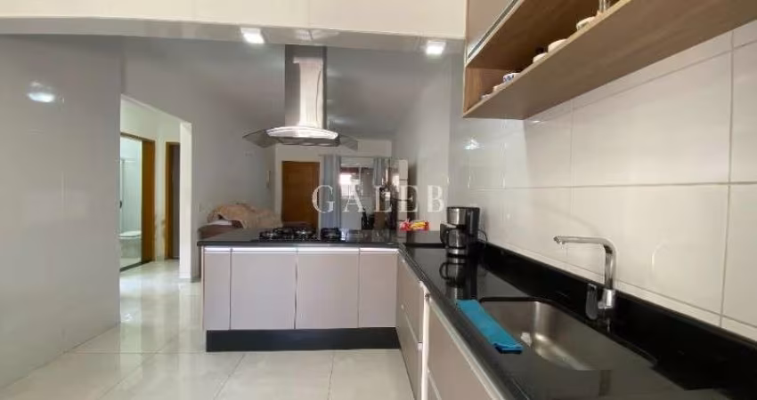 casa térrea com piscina, 2 vagas cobertas, Nova Atibaia, 125 m2 de área consruída