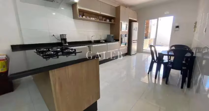 Casa térrea com piscina aquecida, 2 vagas cobertas, nova atibaia, 125 m2 de área construída