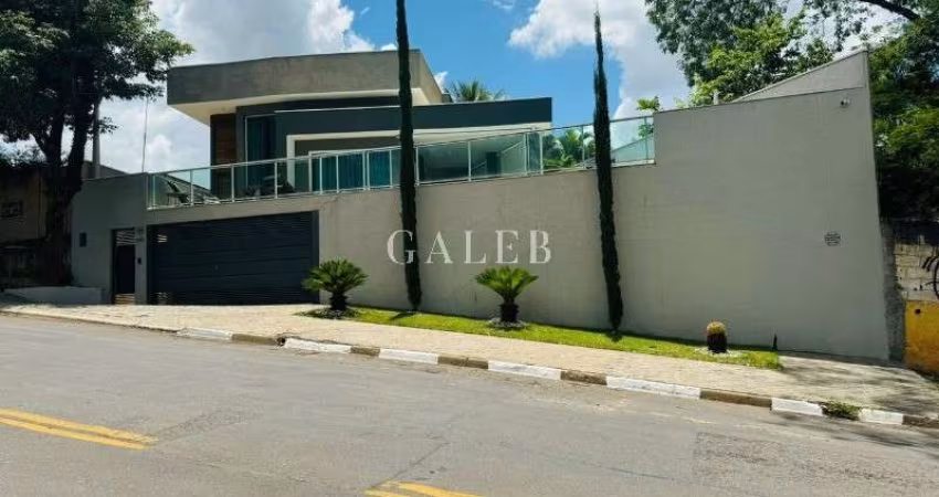 Sobrado à venda com 3 suítes,  piscina  e 362m² de terreno